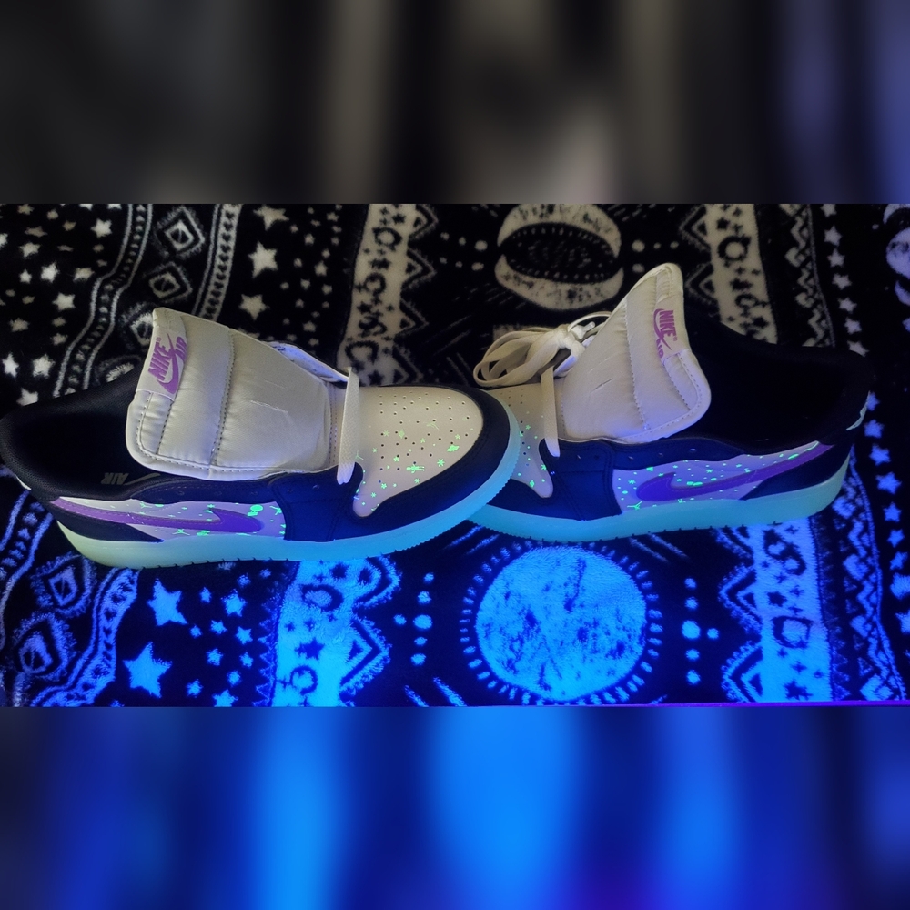 Jordan 1 Retro Low OG Black Raspberry - Picture 6 of 11